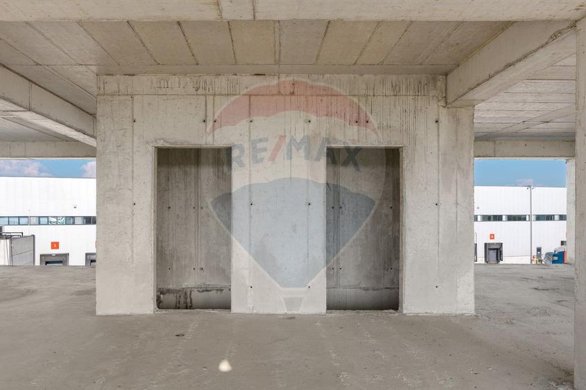 Teren cu construcție de beton, de vânzare, 3754 mp – zona Aradul Nou