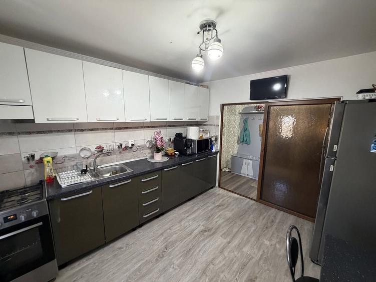 De vânzare apartament 3 camere zona Buzăului 84 mp la cheie
