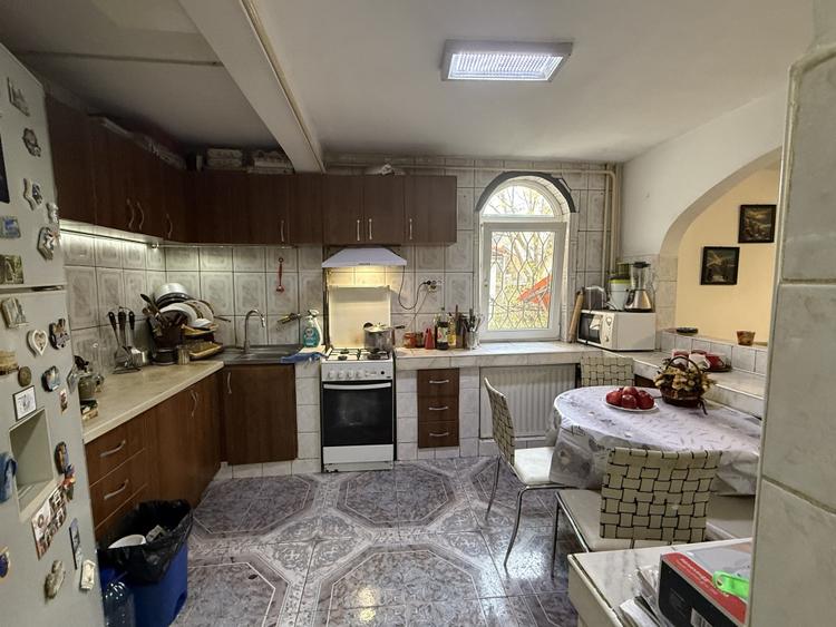 Apartament, 3 camere, decomandat, 95 mp, parter - Girocului