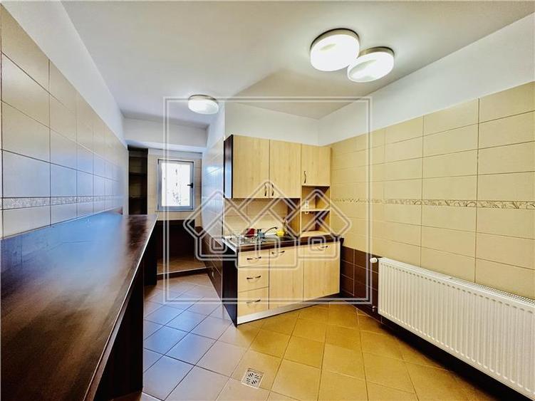 Spatiu de birouri, finisat modern, 4 parcari - Scoala de Inot