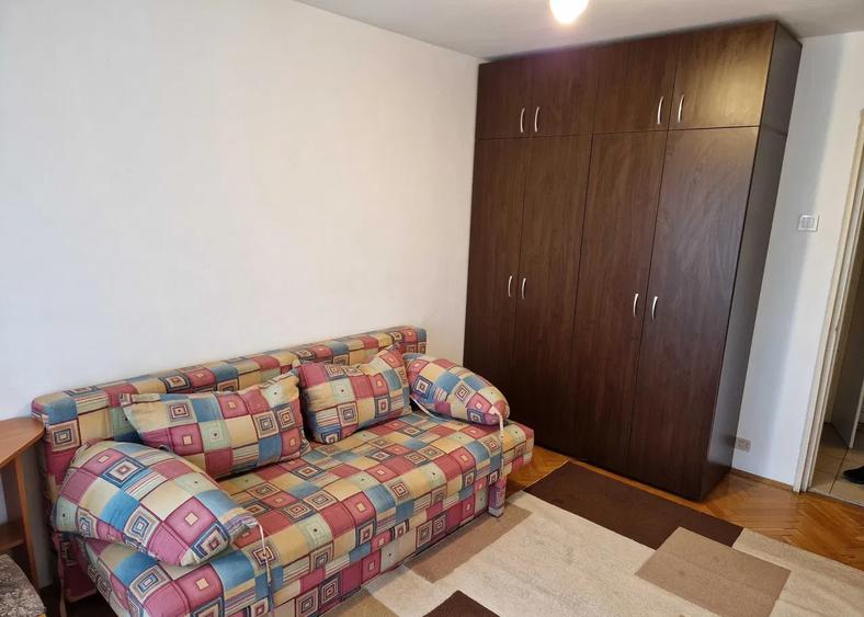 Garsonieră decomandată de închiriat | Etaj 2 | Pajura – Acces Metrou Jiului