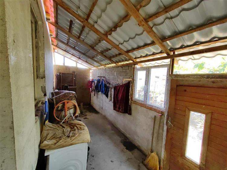 Casa cu 2 camere si anexe in Simand cu teren de 1465 mp