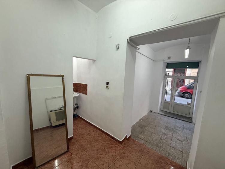 De închiriat spațiu comercial, Ștefan Cicio-Pop