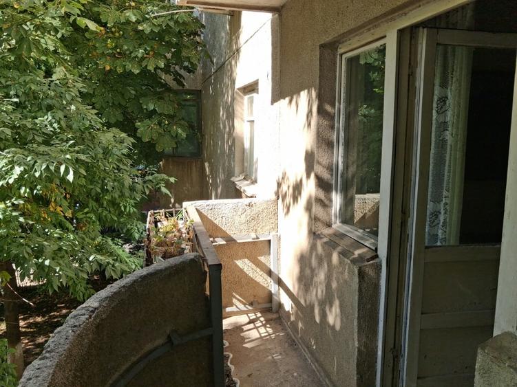 Proprietar vand 2 camere, Piata Sudului, et. 1, 2 balcoane, metrou în apropiere