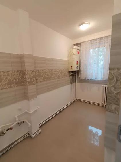 Apartament cu 2 camere, etajul 2/10, zona Podu Ros