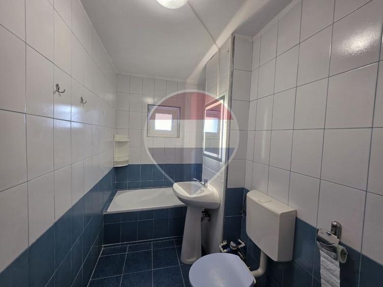 Apartament 4 camere decomandat etaj 2 centrala în zona Confectii