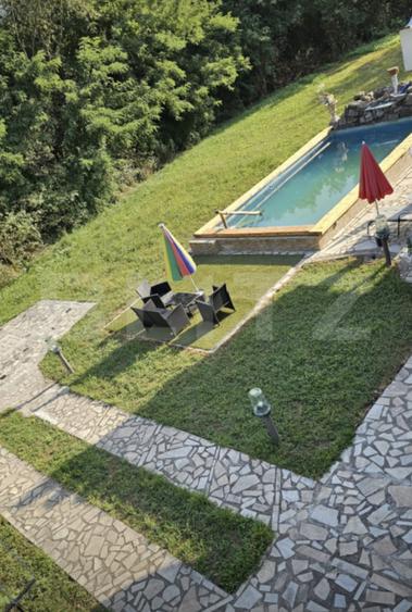Casă independentă energetic, cu piscină interioară și exterioară