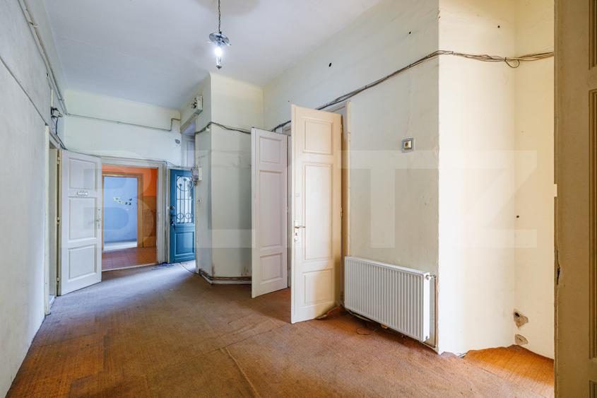 Cladire istorica, 175mp-5 camere, etaj 1,  1538Euro/ mp ,  zona Sinaia