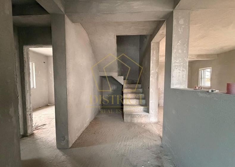 Duplex cu 5 camere, despărțit prin camera tehnica, la asfalt | Mosnita Veche