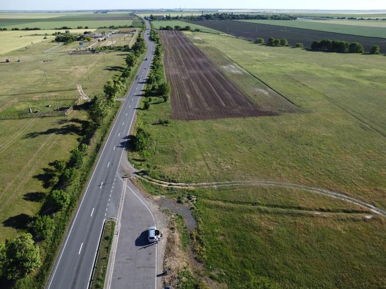 Teren 1 ha intravilan-deschidere 100 ml la DN Simand-Arad, PUZ Motel