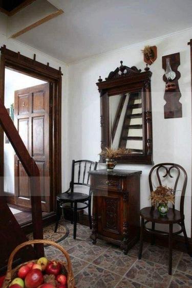 Casa de 6 camere, 320 mp, teren 700 mp, zona Bran