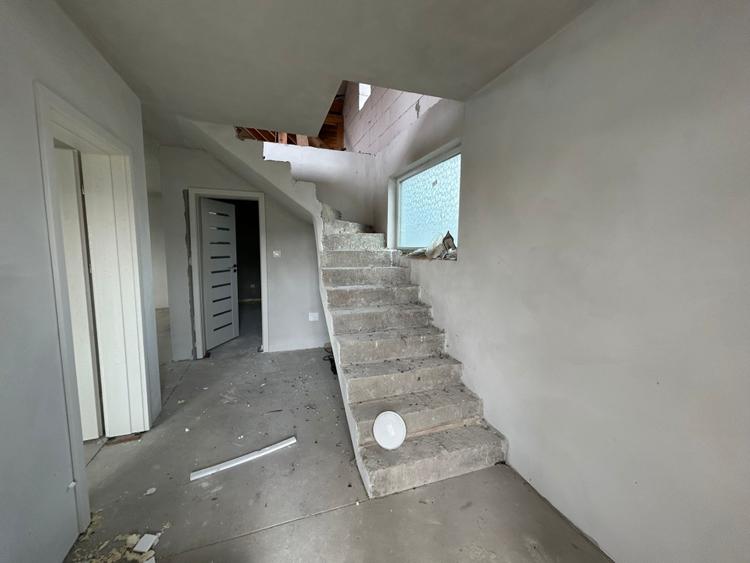 Casa de vanzare 136 mp, 820 teren , Zona Totoi