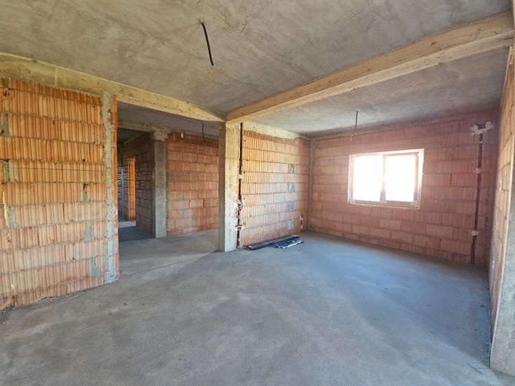 Duplex despartit prin camera tehnica cu asfalt
