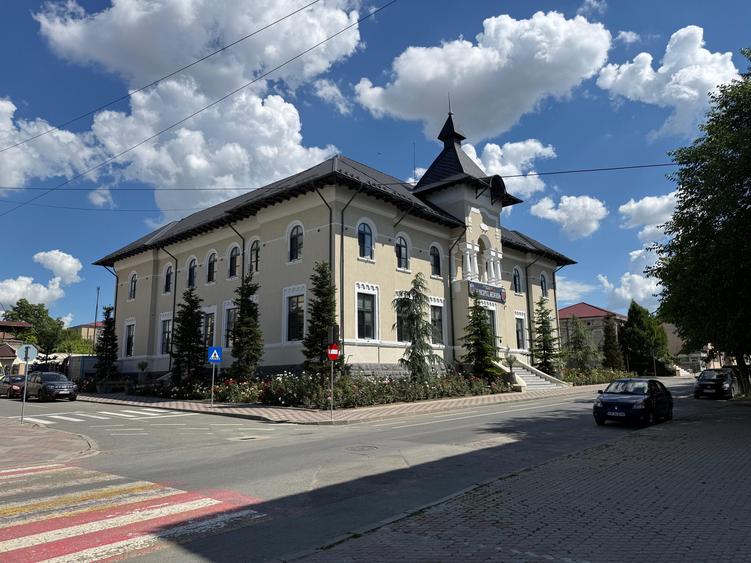 Apartament 2 camere Ultracentral Medgidia vis a vis Primărie
