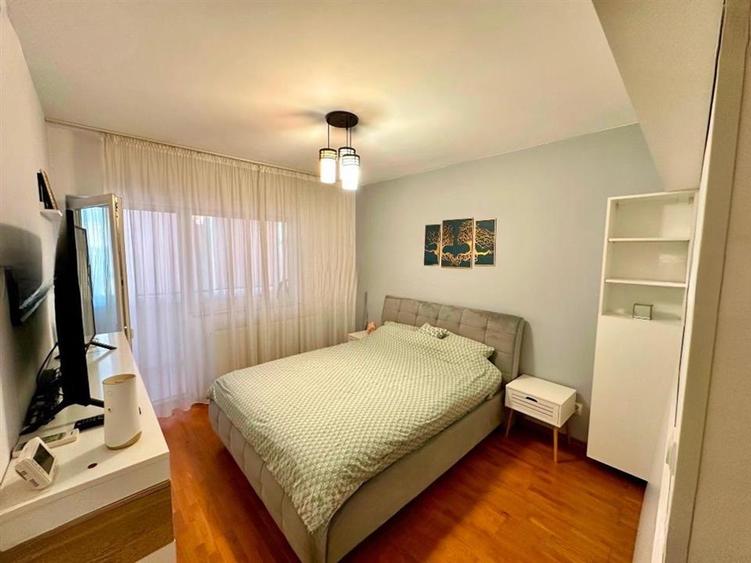 Apartament de vanzare 3 camere / boxă / loc de parcare - Valea Lupului