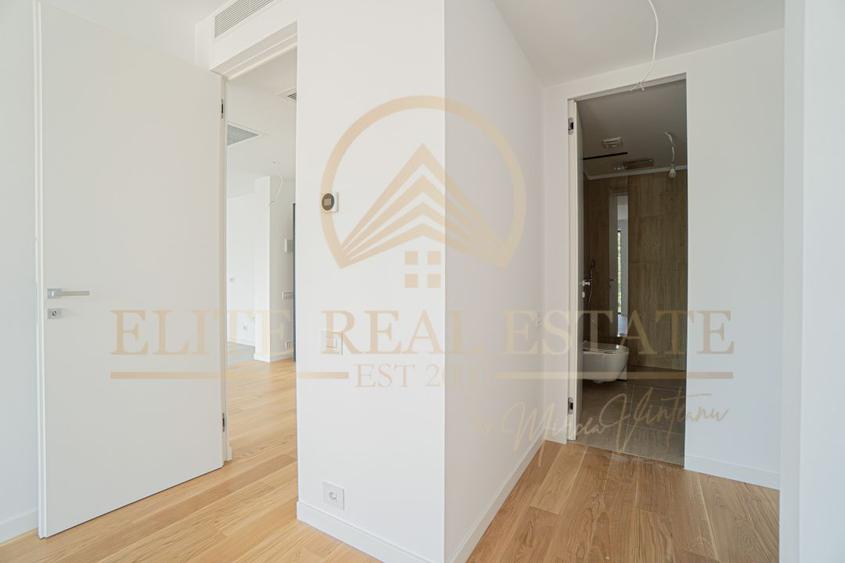 Stațiunea Mamaia - Vânzare apartament cu 2 camere, 2 bai cu vedere la mare.