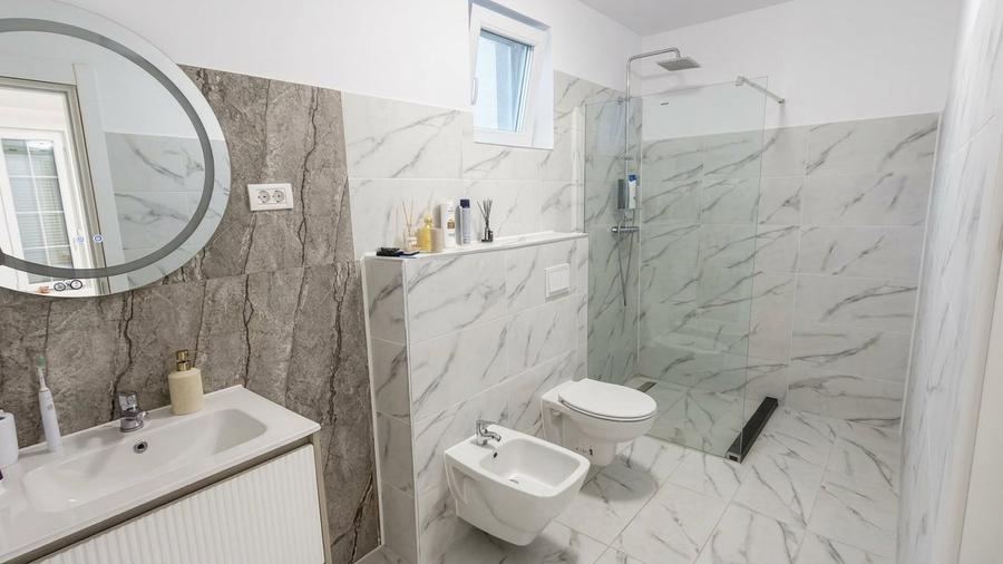 Vilă modernă cu 4 camere în Pantelimon, gata de mutat