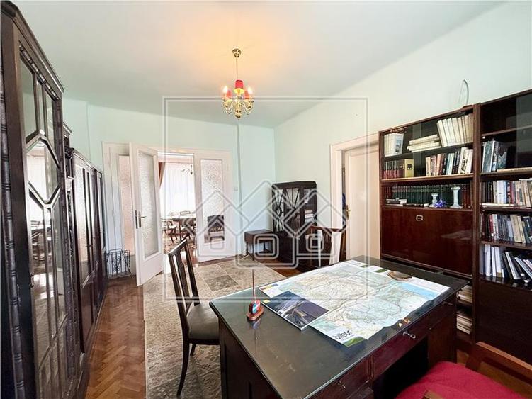 Apartament cu 4 camere si 2 bai - etaj 1 - Piata Habermann
