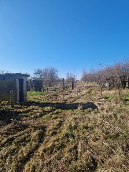 Teren 1528 mp cu casă de vânzare în centrul Gherceștiului — Investiție excelentă