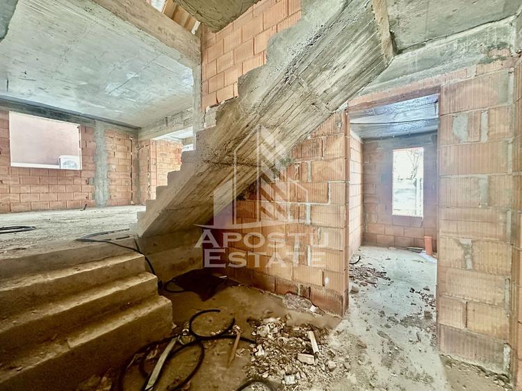 Casa individuala, la rosu, garaj incorporat, zona Eso din Giroc