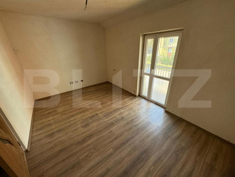 Apartament 3 camere, 80 mp, curte si garaj, Micro