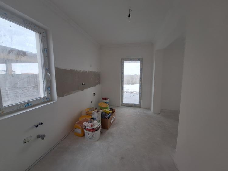 Duplex cu 5 camere, 3 bai - izolat fonic - Sacalaz