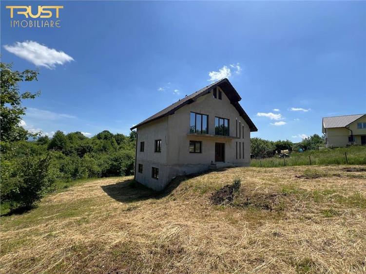 Casa semifinisata V. Ghinzii teren 18 arii