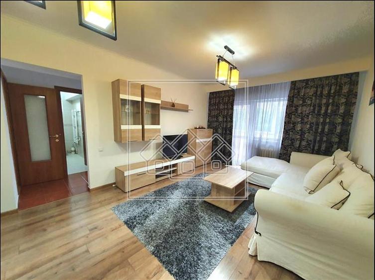 Apartament modern, decomandat, 2 balcoane, etaj 2/8 - Zona Centrala