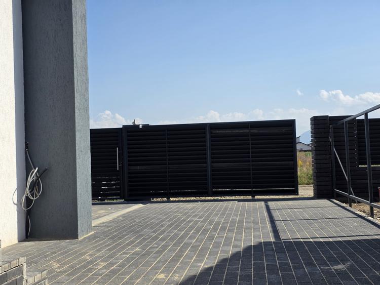 Casa individuala pe parter, teren 300mp, Sânpetru