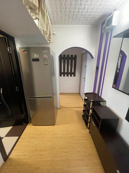 Apartament cu 3 camere, etajul 2/4, zona Mircea cel Batran