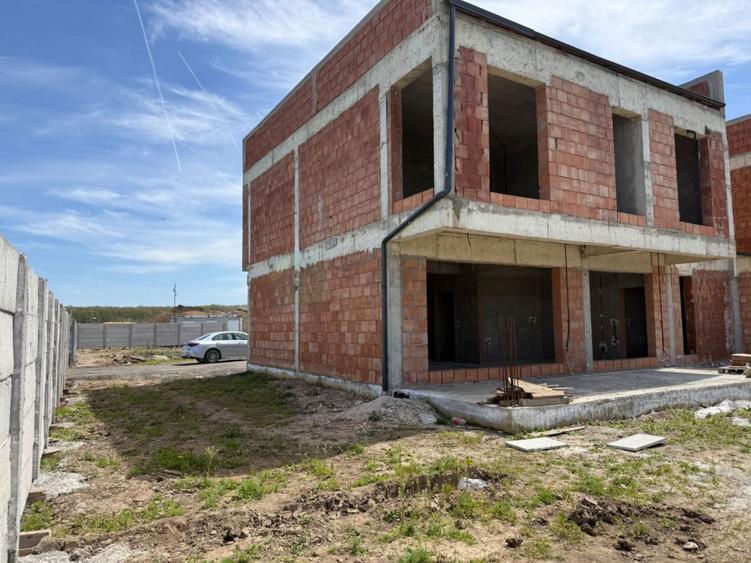 Eleganță și natură: vilă urbană exclusivistă în Tunari