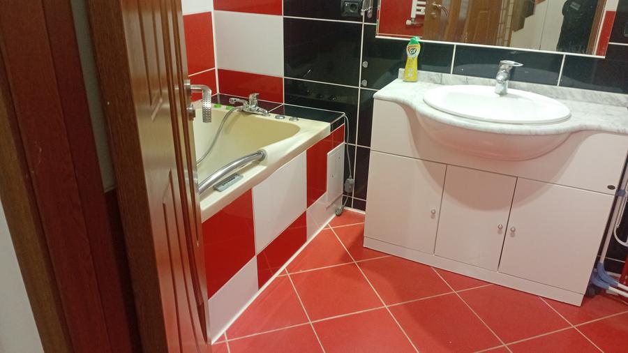 Inchiriez apartament 3 uta ared