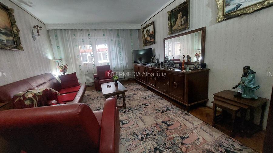 Apartament 3 camere Decomandate 76 mp parter inalt cu 2 Bai Balcon CETATE Piata - 3