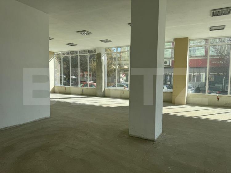 Spatiu comercial, 300 mp, zona Valea Rosie