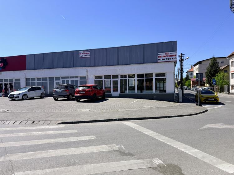 Showroom 300mp Soseaua Alba Iulia langa benzinăria Mol cu vitrina mare