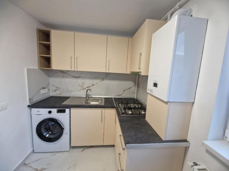 Vand garsoniera renovata