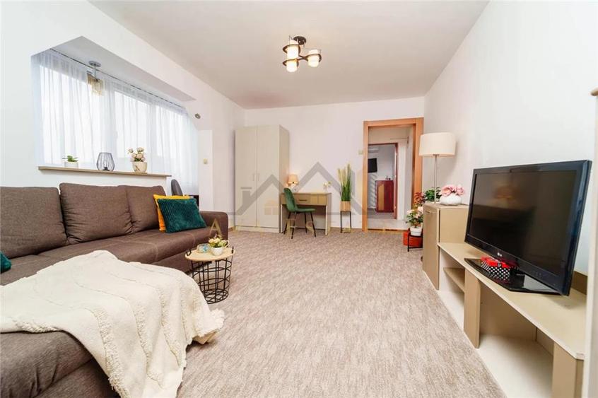 Apartament 3 camere, semidecomandat, 67 mp, et.3, +centrala-Zona Cetatii