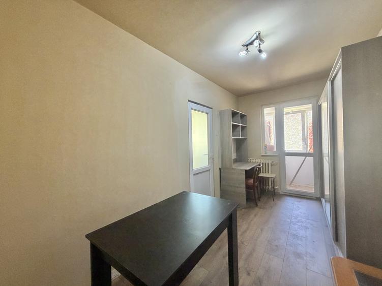 Apartament 2 camere, etaj 4, zona Dambovita