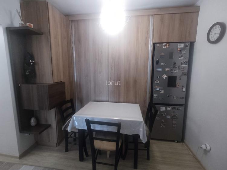 Direct Proprietar. Vand 2 Cam Decom, mobilat in bloc renovat. Etaj intermediar - 5