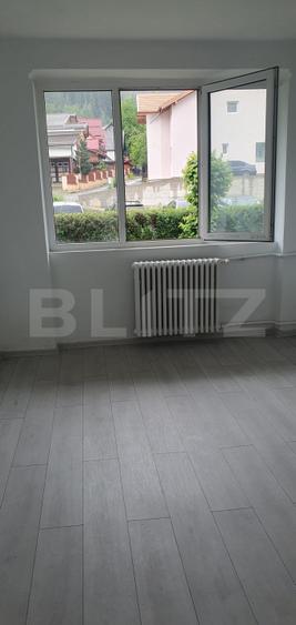 Apartament cu 3 camere, semidecomandat, renovat, nemobilat in Vatra Dornei