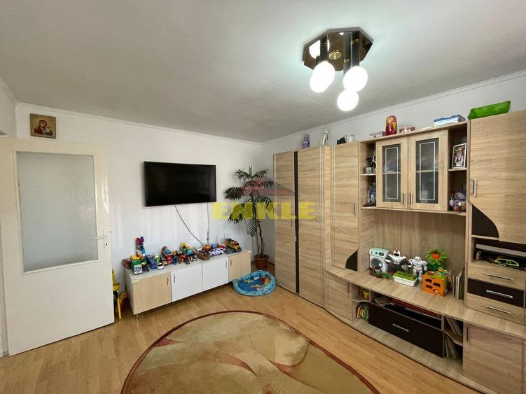 Vânzare apartament 4 camere – zonă Împărat Traian