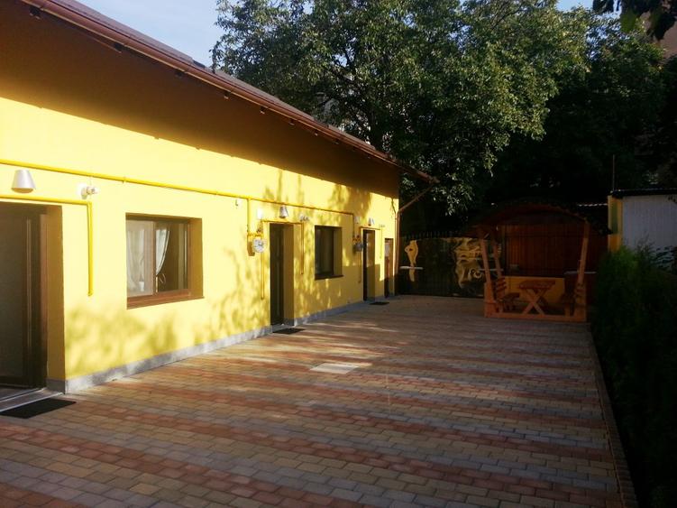 Apartament in casa triplex, parcare in curte.Semicentral pe str.Minerilor nr50B.