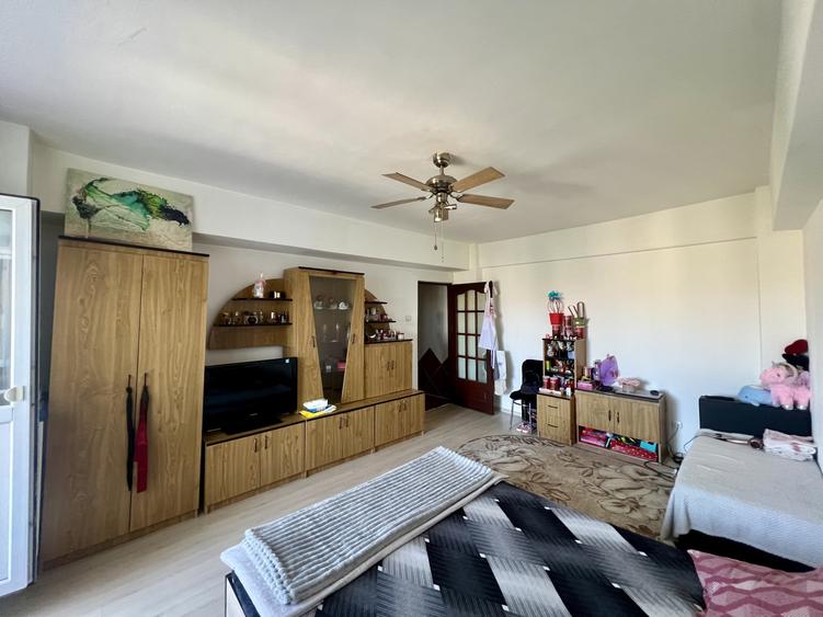 Apartament 1 camera, 38 mp utili, decomandat, etaj 4/8 - zona Soarelui