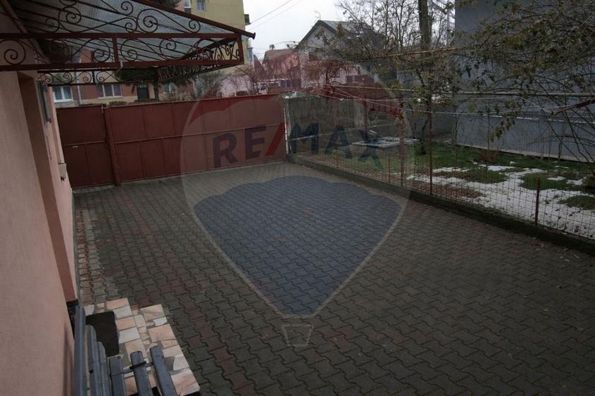 Casă de vânzare cu acces din două străzi in Alba Iulia, comision 0%