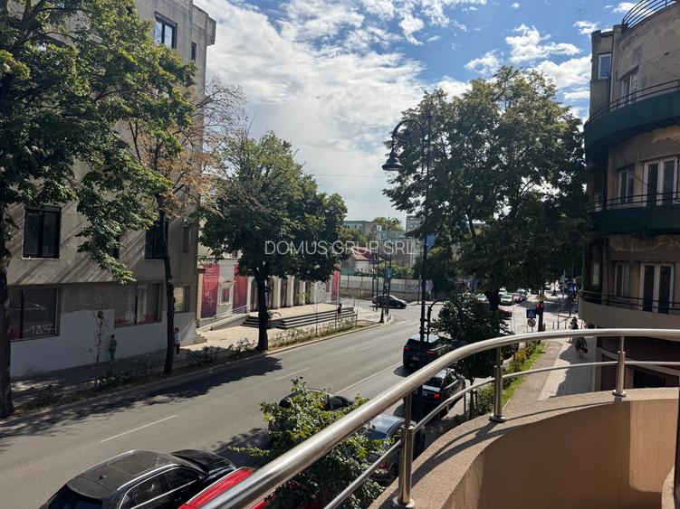 Vând apartament cu 3 camere , et 1, bd Ferdinand - 2