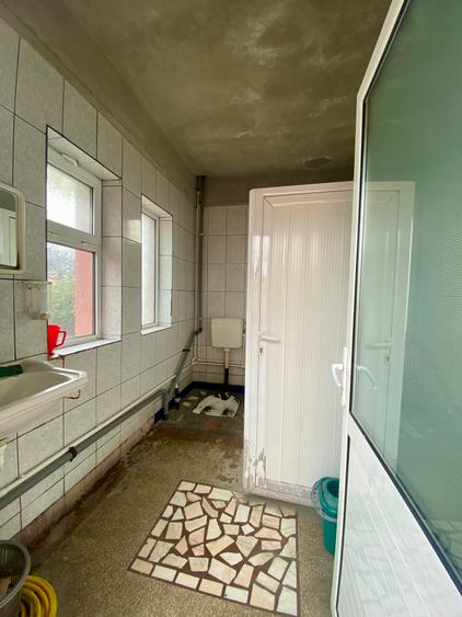 Spațiu Comercial lângă Târgoviște (Răzvad) – Locație de Colț, Vizibilitate Maxim
