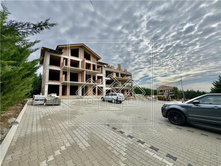 Ap. 3 camere cu gradina 50 mp- 61.4 mpu la alb