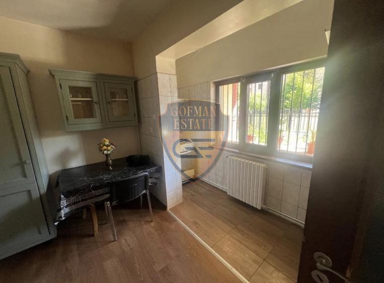 Casa P+1 Lazu 250mp teren 500mp garaj+ 3 parcari centrala gaz panouri solare