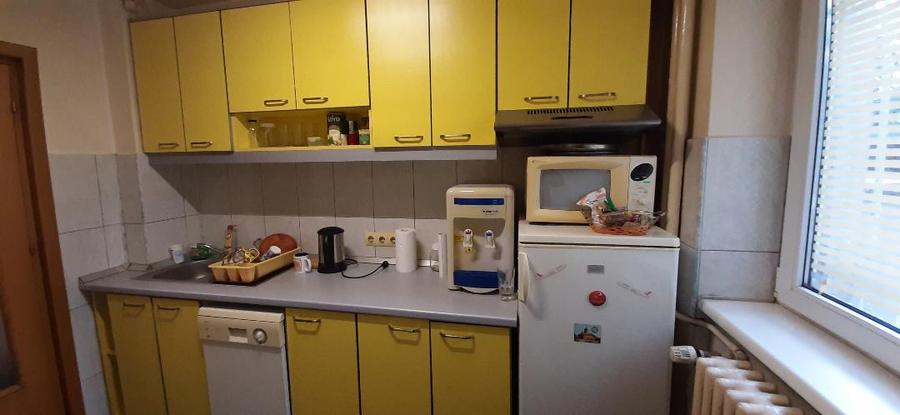 Apartament 3 cam  sau spatiu com cu balcon stradal pe Sos Stefan cel Mare