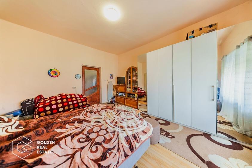 Casa foarte spatioasa cu gradina si gospodarie, Santana